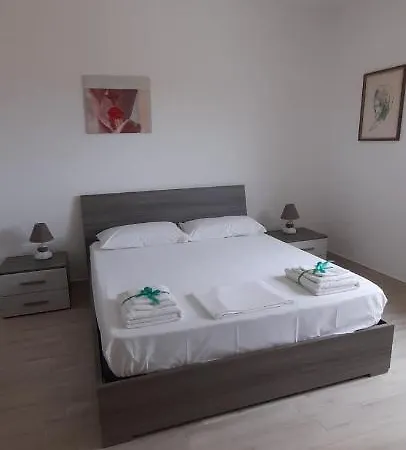 Casa Elide * كافالينو دي ليتشي